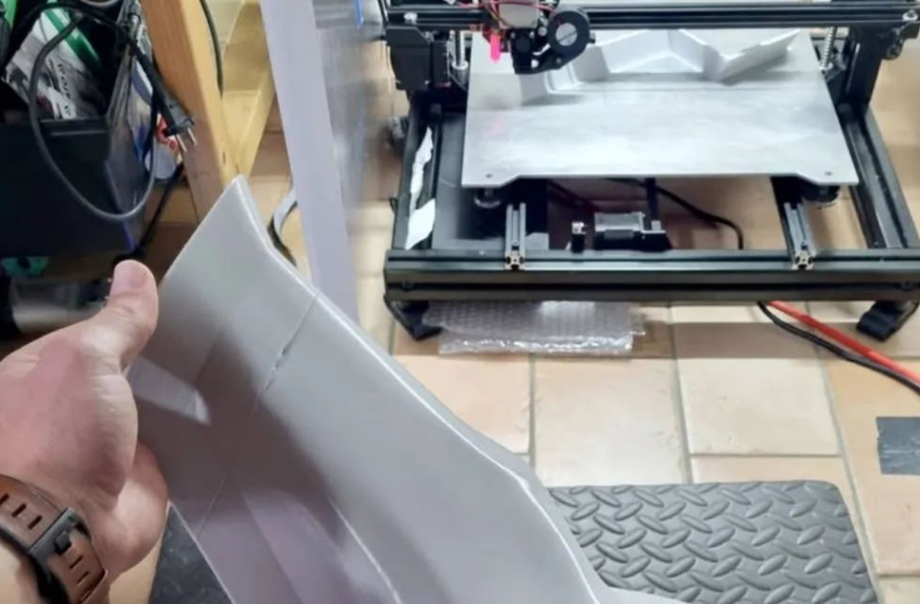 波蘭發(fā)明家打造3D打印飛行摩托Airbike image